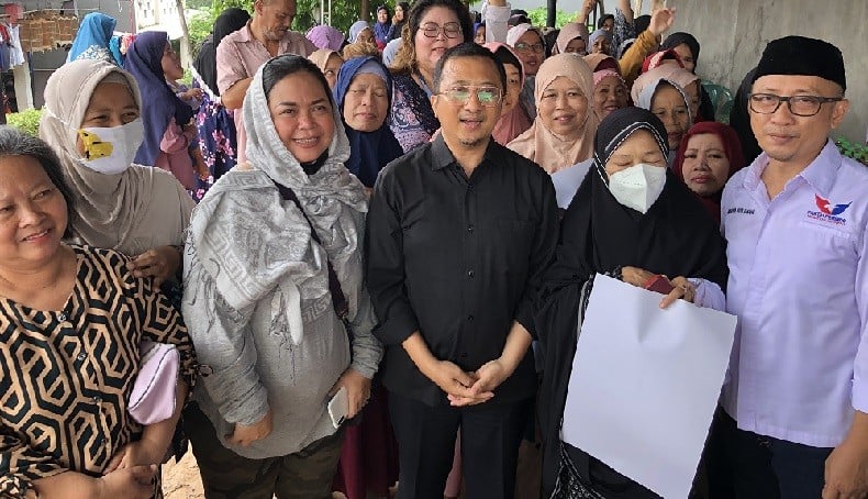 Caleg Partai Perindo Ustaz Yusuf Mansur Diserbu Emak-Emak saat Sosialisasi Pemilu di Bambu Apus