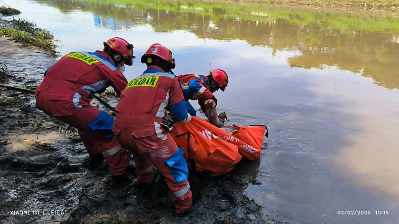 Pria Hanyut saat Berenang di Kali Cipinang, Ditemukan Tewas Mengambang di BKT Cakung