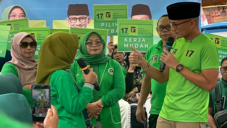 Hadir di Bazar Sembako Murah, Sandiaga Uno Disambut Hangat Warga 