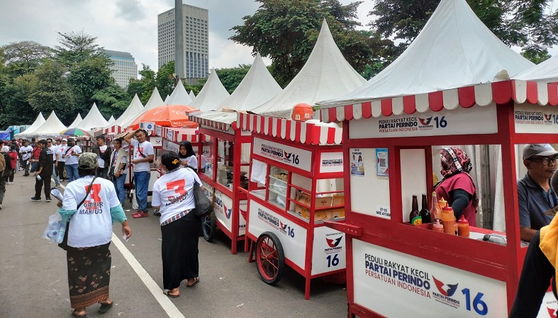 50 Gerobak Perindo Ramaikan Konser Salam Metal Ganjar-Mahfud, Bantu Wong Cilik