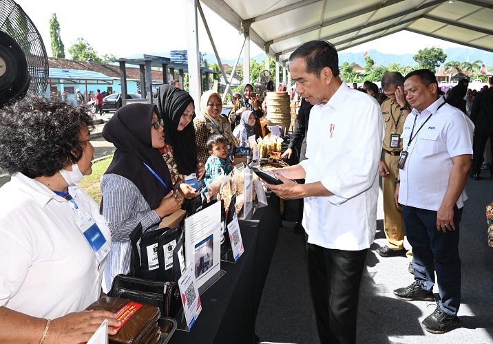 Lakukan Kunjungan, Jokowi Percaya Produk PNM Mekaar Punya Daya Saing Tinggi