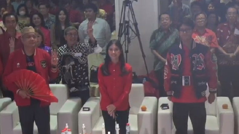 Tokoh Muda Kreatif Angela Tanoesoedibjo Disambut Ribuan Etnis Tionghoa saat Hadiri Imlek di Surabaya