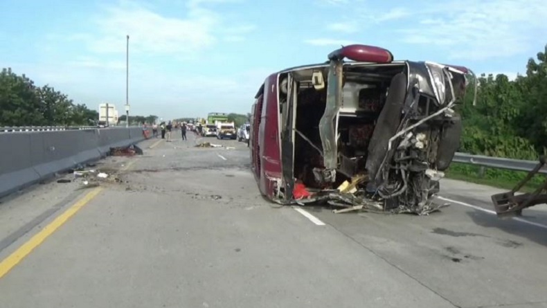 Kronologi Kecelakaan Bus Rombongan Satgas Hanura di Tol Ngawi, Awalnya Salip Truk Roda 6