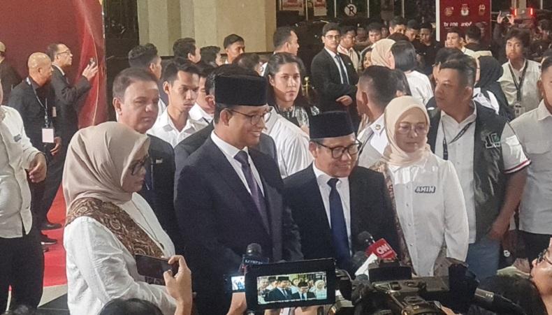 Anies Cerita Bansos di Jakarta Pakai Label APBD: Supaya Rakyat Tahu dari Pajak Mereka
