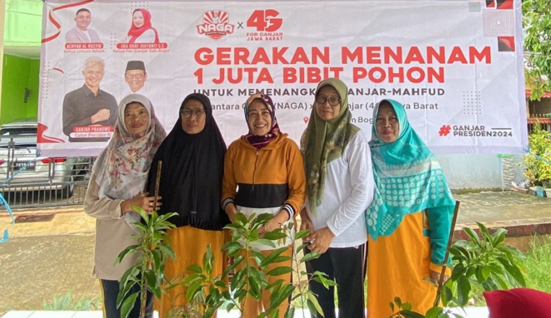 Relawan NAGA Kampanyekan Ganjar-Mahfud di Bogor, Bagikan Bibit Pohon Ke Masyarakat