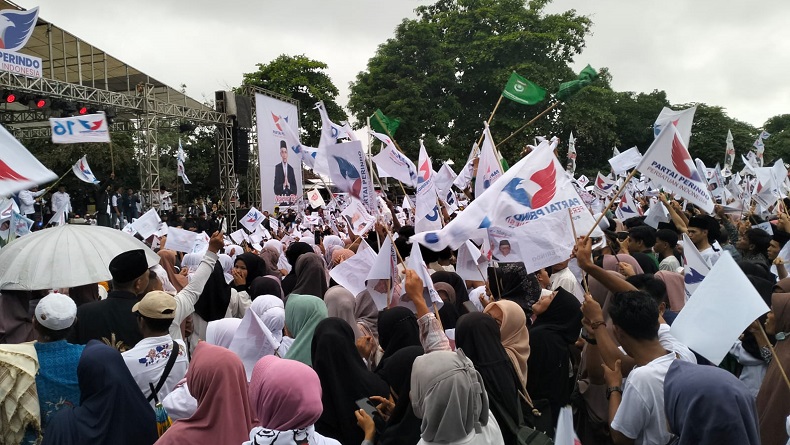 Ribuan Warga Padati Doa untuk Kemenangan Ganjar-Mahfud Bersama TGB Zainul Majdi di Lotim