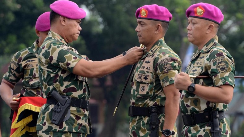 Komandan Pasmar 2 Pimpin Sertijab Danbrigif 2 Marinir