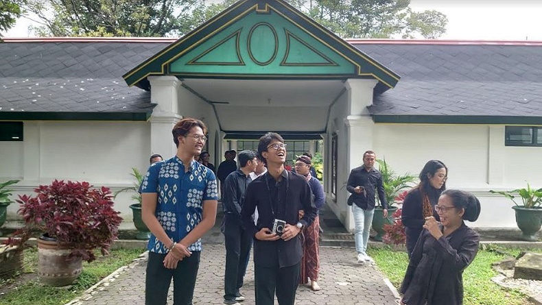 Ditemani Cucu Sri Sultan Hamengku Buwono X, Alam Ganjar Berkeliling Keraton Yogyakarta