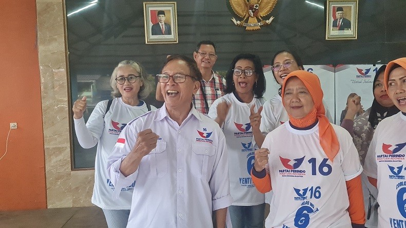 Caleg Partai Perindo Alex Marawis Gelar Tebus Murah Minyak Goreng di Bekasi