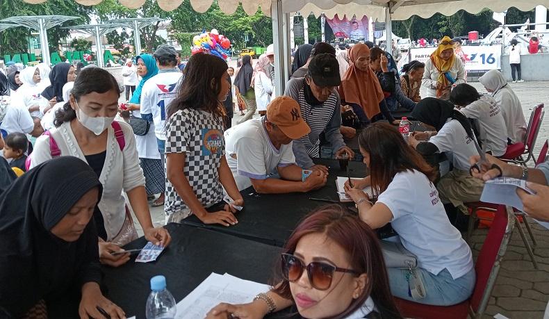 Warga Bersyukur Partai Perindo Gelar Bazar Sembako Murah di Bekasi