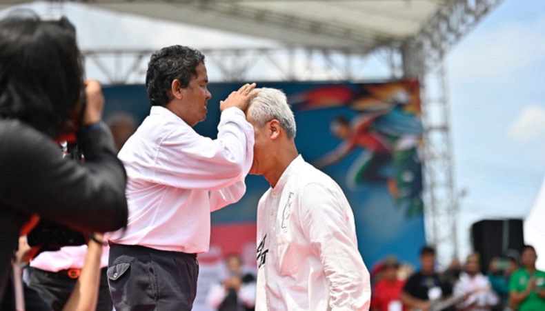 Momen Penyandang Tunanetra Raba Wajah Ganjar Pranowo: Saya Tahu Bapak Pemimpin Jujur