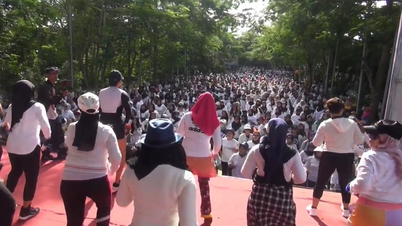 Ajak Warga Hidup Sehat Jadi Alasan Caleg Perindo Aa Oni Gelar Senam di Subang