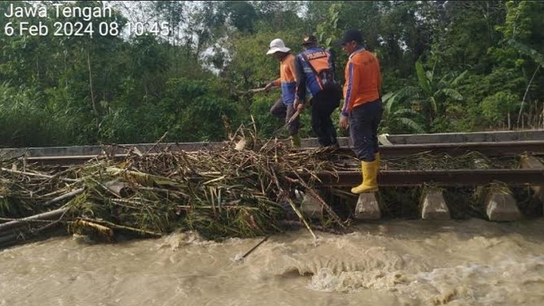 Banjir Grobogan Rendam Jalur Kereta Api, 5 Perjalanan KA Semarang-Surabaya Terdampak