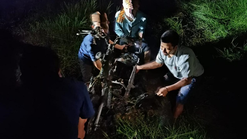 2 Warga Bogor Dibacok Pelaku Ranmor yang Kabur, Motor Dibakar Massa