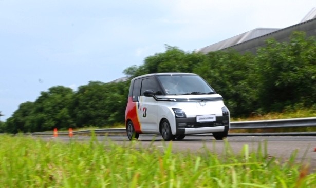 Jajal Mobil Listrik, Pasutri Ini Nekat Bawa Air ev dari Surabaya ke Aceh PP