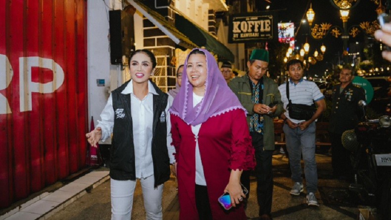 Momen Seru Yenny Wahid dan Krisdayanti Nyanyi Bareng Masyarakat Malang: Ingatkan untuk Tetap Jaga Demokrasi
