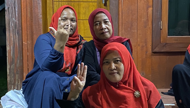 Ibu-Ibu Serang Antusias Ketemu Siti Atikoh: Pokoknya Dukung Pak Ganjar 100 Persen