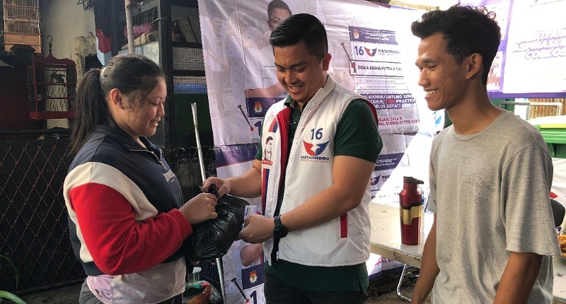 Caleg Perindo Diska Resha Gelar Bazar Sembako Murah di Manggarai, Warga Curhat Pekerjaan