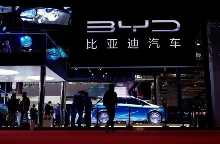 Penjualan Mobil Listrik China Turun pada Januari 2024