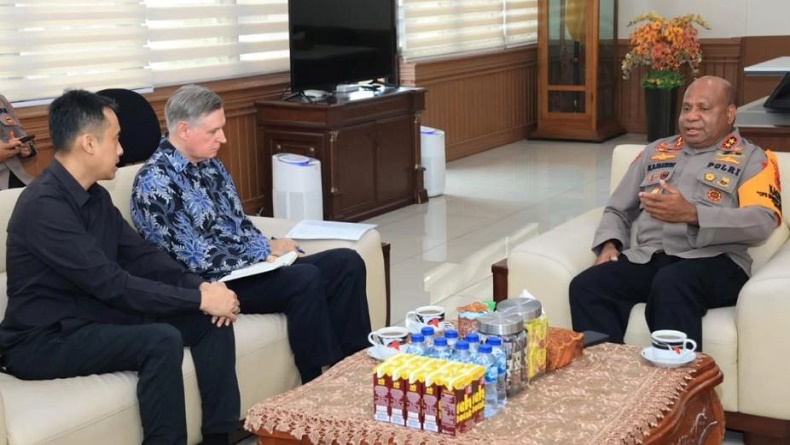 Pilot Susi Air Setahun Disandera KKB, Dubes Selandia Baru Temui Kapolda Papua