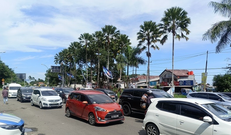 Puncak Macet Libur Long Weekend, Polisi Terapkan One Way