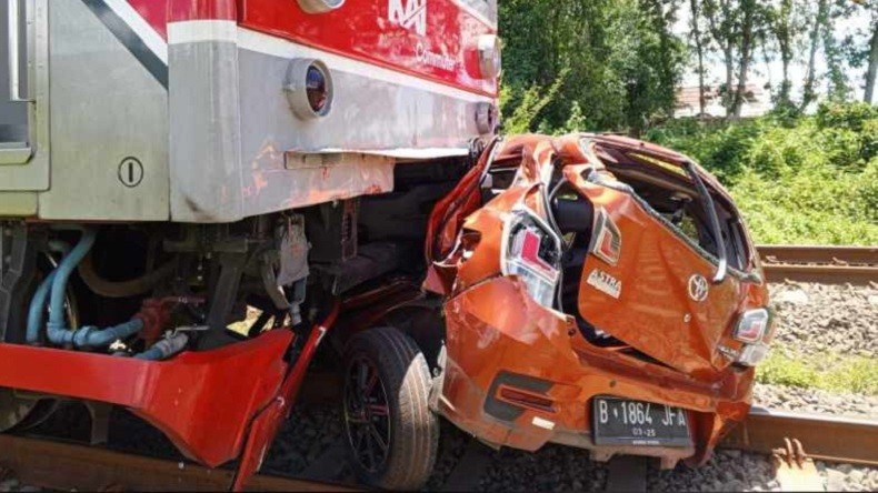 Mobil Tertabrak KRL di Tenjo Bogor, Korban Tewas Jadi 2 Orang