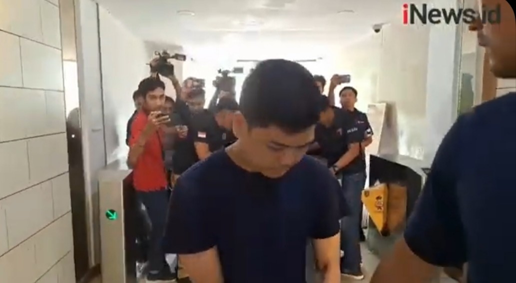 Dijerat Pasal Berlapis, Kekasih Tamara Tyasmara Tertunduk Lesu saat Diseret Polisi