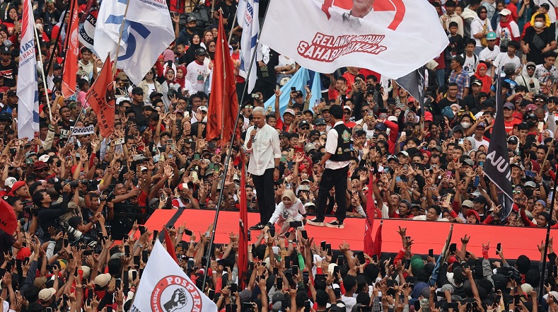 Pecah! Ganjar, Atikoh dan Alam Kompak Bakar Semangat Puluhan Ribu Massa Hajatan Rakyat Bogor