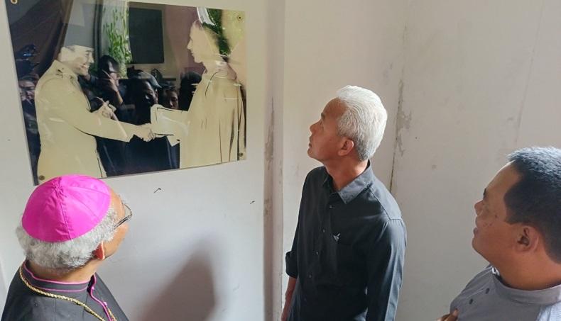 Ganjar Lihat Foto Lawas Soekarno Bertemu Uskup Bogor: Ulama dan Umaro Bergabung Pasti Damai