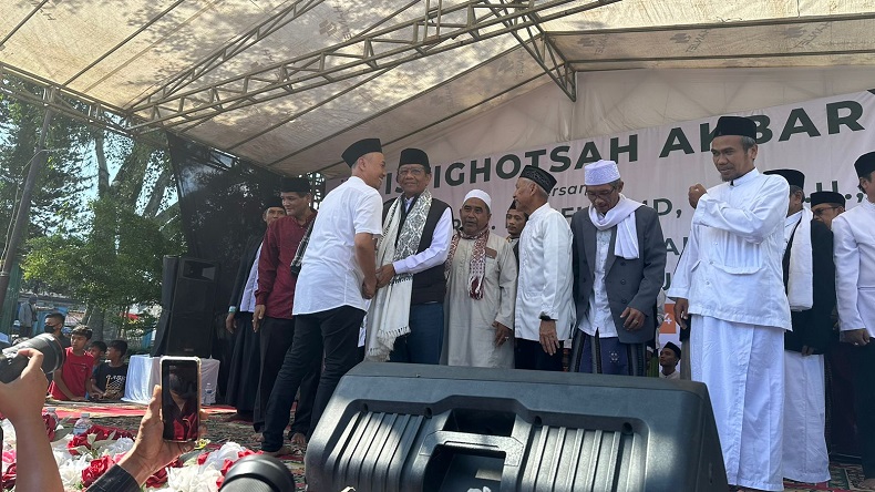 Mahfud Hadiri Istighosah Akbar di Cicurug Sukabumi, Disambut Ribuan Massa