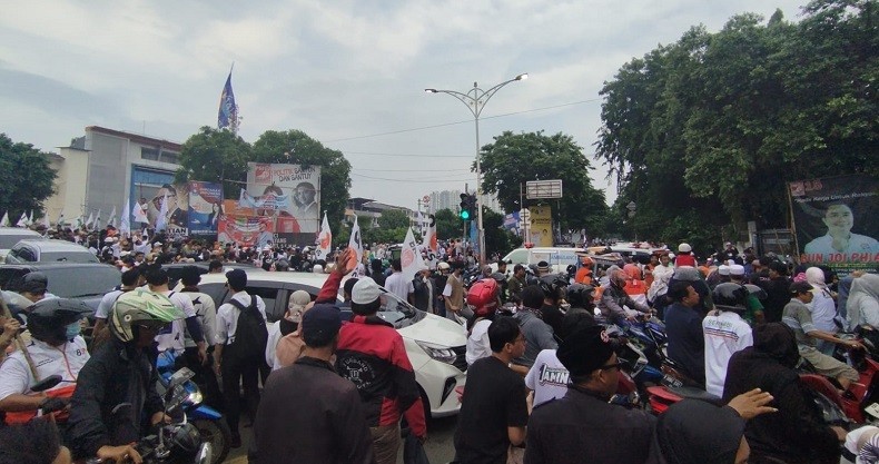 Anies Hadiri Kampanye Terakhir di JIS, Massa Padati Jalanan Sunter