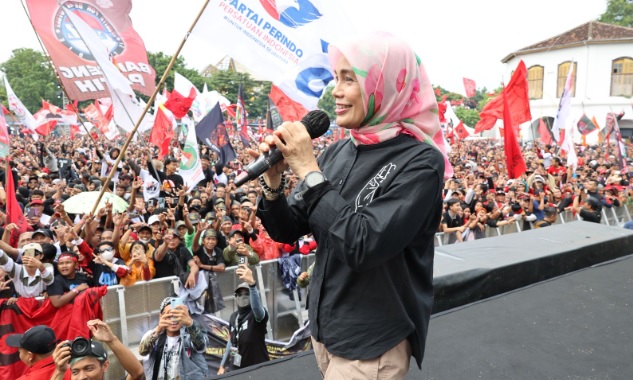 Heboh Momen Atikoh Nyanyi Nemen Bareng Alam Ganjar dan NDX AKA di Hajatan Rakyat Solo