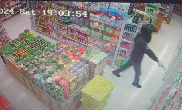 Perampok Bersenpi Todong Karyawati Minimarket di Indramayu, Gasak Uang Rp1,8 Juta