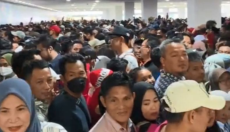 Penampakan Ribuan WNI Berjubel Nyoblos Pemilu 2024 di WTC Kuala  Lumpur