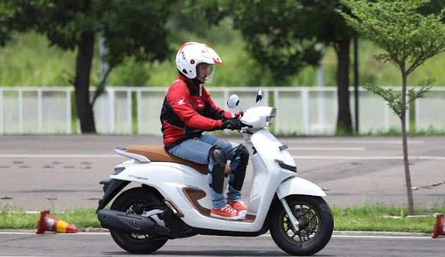 Tak seperti Rivalnya Tangki Bensin Stylo 160 Masih di Bawah Jok, Ini Pertimbangan Honda