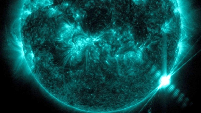 Indah tapi Menakutkan, Intip Ngerinya Jilatan Api Matahari saat Meledak dari Permukaan