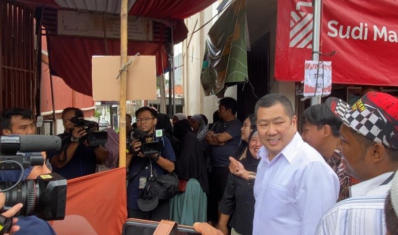 Hary Tanoesoedibjo Kunjungi TPS Cipadu Tangerang, Ingatkan Warga Nyoblos