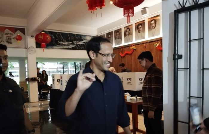 Ajarkan Demokrasi, Nadiem Makarim Bawa 3 Anaknya ke TPS Nyoblos Pemilu