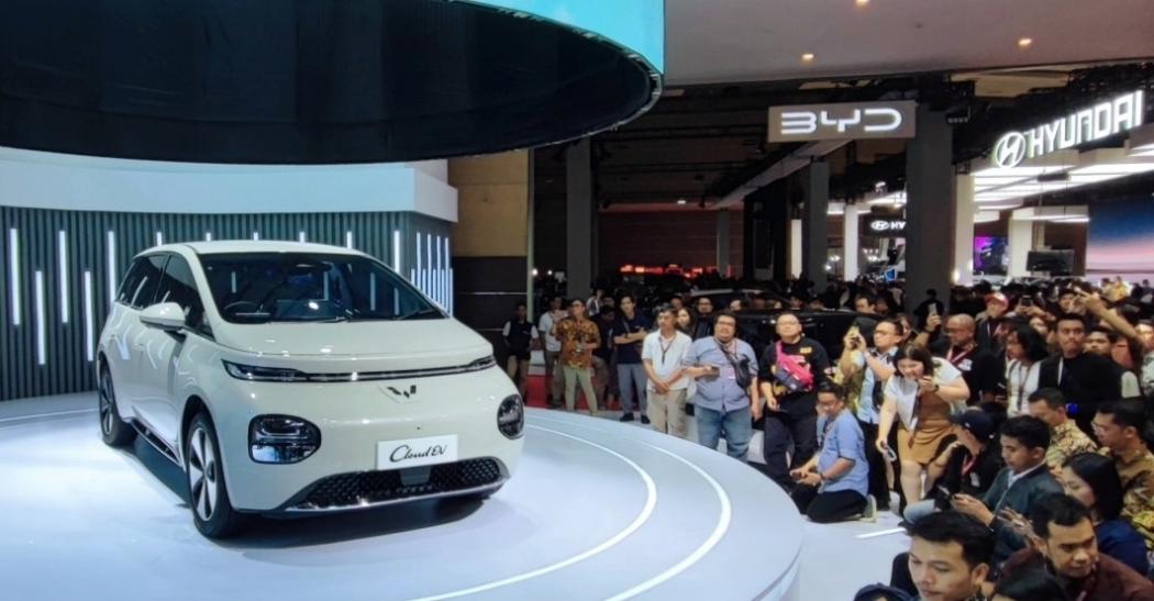 Tambah Senjata Baru, Wuling Boyong Mobil Listrik Cloud EV di IIMS 2024