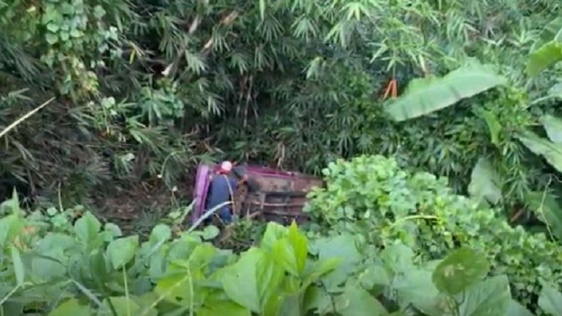 Kecelakaan di Blitar, Pikap Angkut Logistik Pemilu Terjun ke Jurang 15 Meter