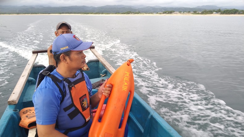 Niat Tolong Teman, Remaja Ini Hilang Terseret Ombak di Pantai Karangpapak Garut