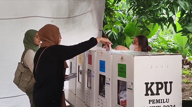 Pemilih Tambahan di TPS 140 Pesona Khayangan Depok Melebihi Surat Suara, KPPS Kewalahan