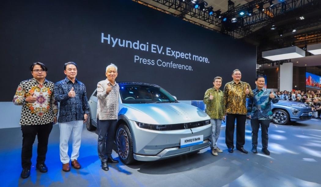 Hyundai Luncurkan 3 Mobil Listrik Sekaligus di IIMS 2024, Ada Model Batik