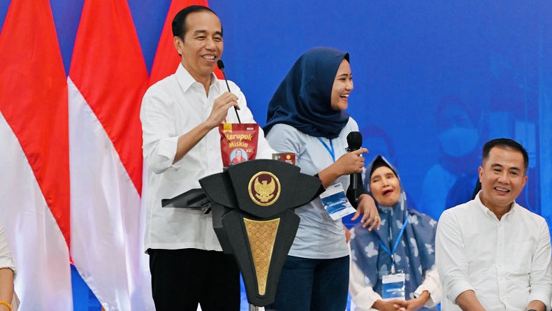 Momen Jokowi Tanya Seblak Itu Apa kepada Pedagang di Bekasi