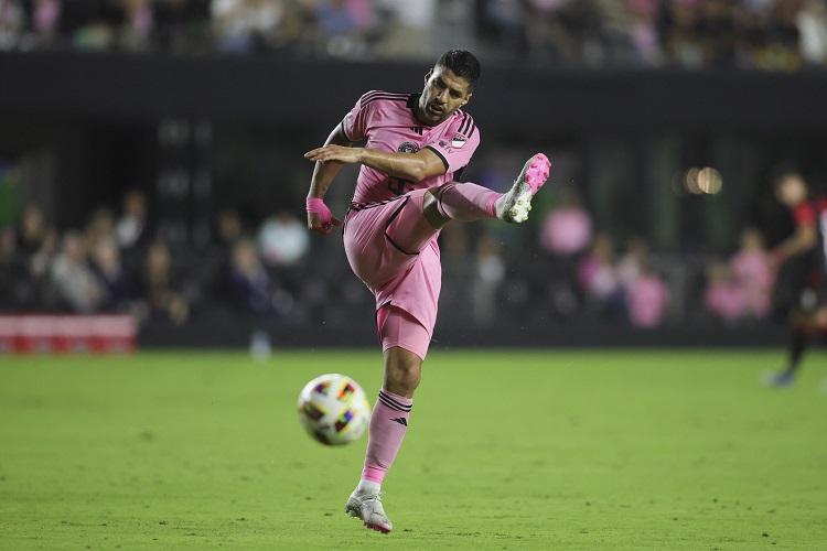 Luis Suarez Nyaris Gabung ke Real Madrid namun Batal, Karim Benzema dan Arsenal Kena Getahnya