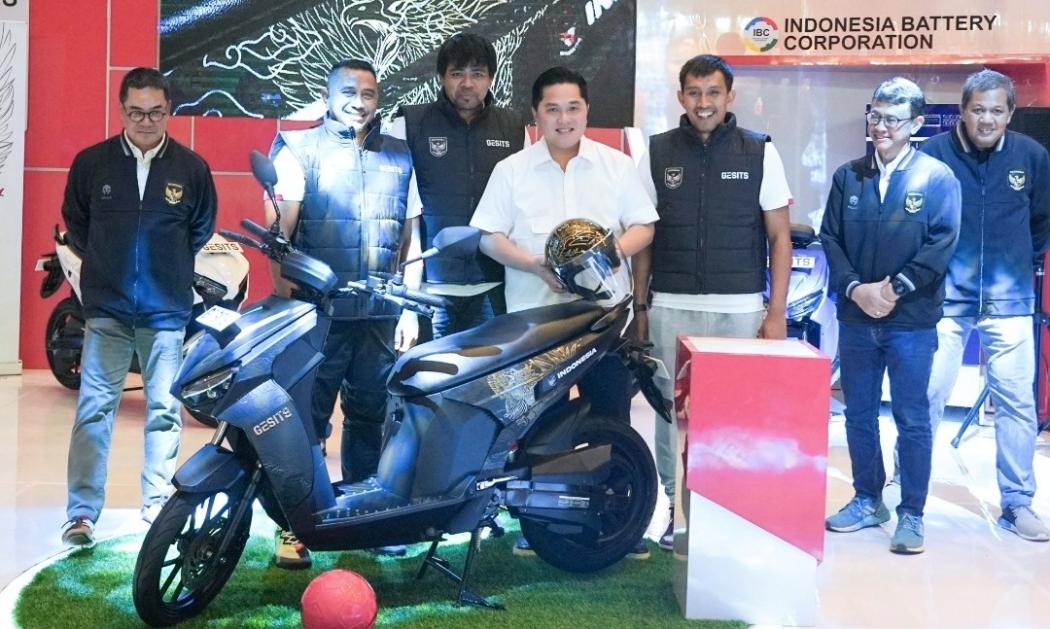 Gesits Luncurkan Motor Listrik Edisi Timnas Indonesia di IIMS 2024, Dijual Hanya 100 Unit