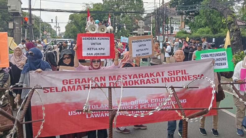 Aksi Demo, Massa Minta Ketua KPU Hasyim Asy'ari Dicopot
