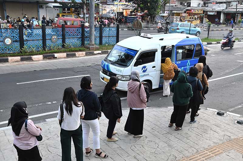 Tegas! Pramono Ancam Berhentikan Sopir JakLingko Ugal-ugalan