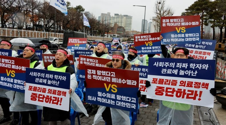 Kacau! 7.000 Dokter di Korsel Mogok, Ruang UGD RS Penuh hingga Operasi Dibatalkan