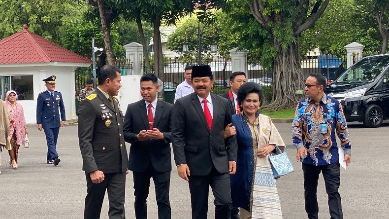 Hadi Tjahjanto Segera Dilantik Jadi Menko Polhukam, Tiba di Istana bersama Istri